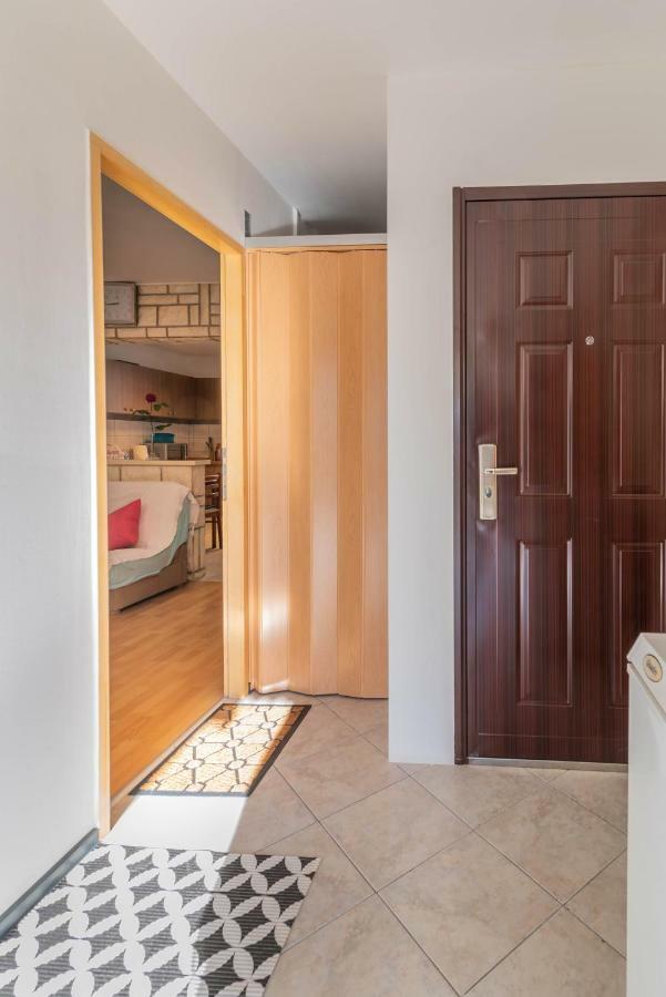 Mila Apartment Pula Luaran gambar